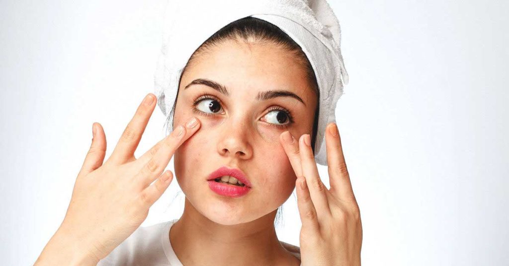 Home-Remedies-To-Treat-Dry-Skin-Around-The-Eyes